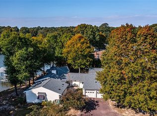 467 Harbor Dr, Reedville, VA 22539