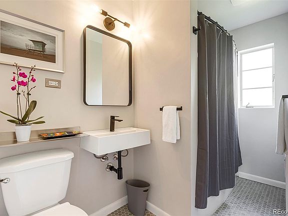 2nd image of 1101 S Gaylord St APT 4