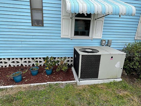 5th image of 1724 Conifer Ave #41