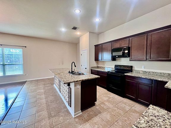 4th image of 303 Ouachita Dr