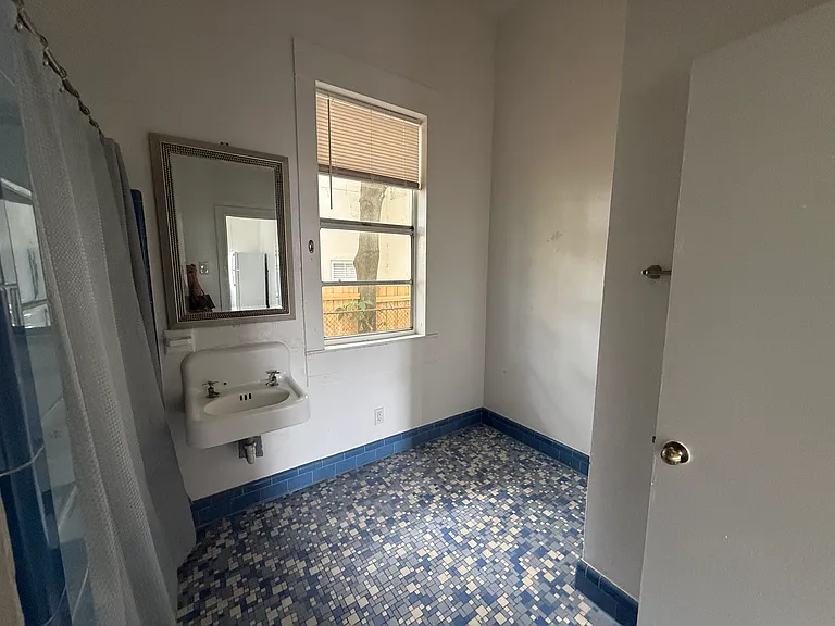 2220 E 10th Ave — Photo 5