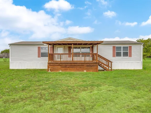 9064 Summit Ct E, Cleburne, TX 76033