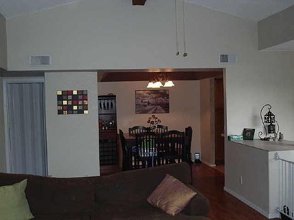 4th image of 1905 E UNIVERSITY Drive #203