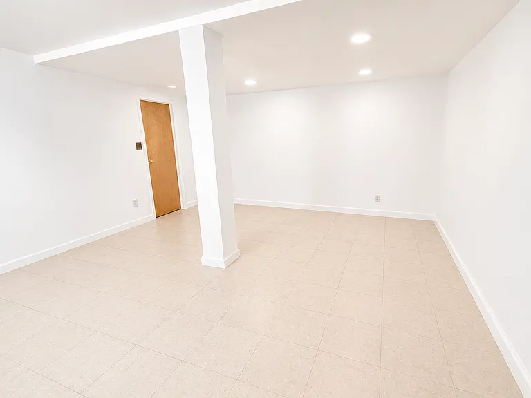 252 E Crescent Ave — Photo 20