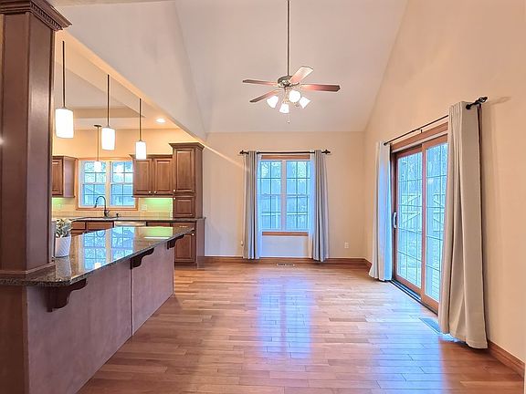 5th image of 1017 W Cory St
