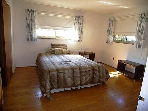 4th image of 8516 Myrtlewood Ave