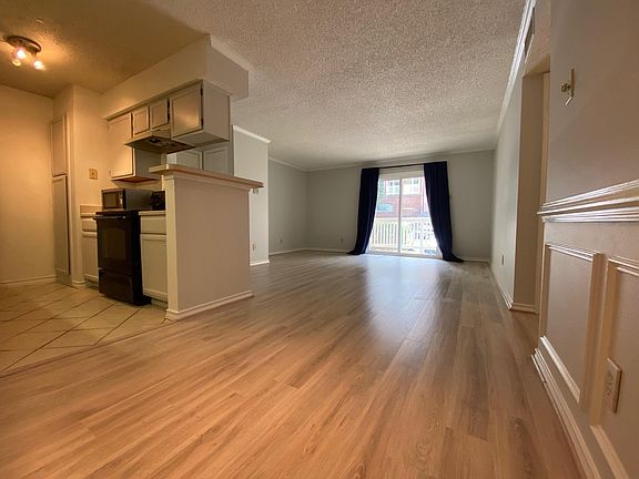 5th image of 1513 Lincoln Way #101