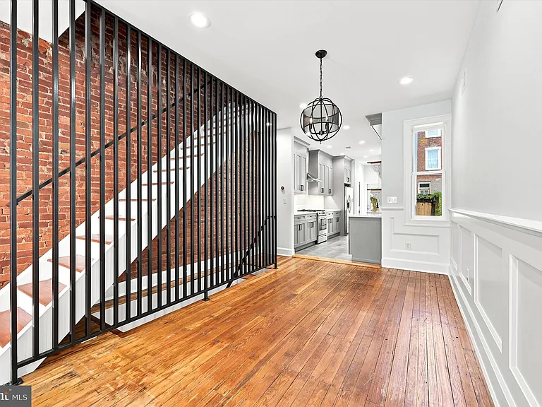 2337 E Fletcher St — Photo 1