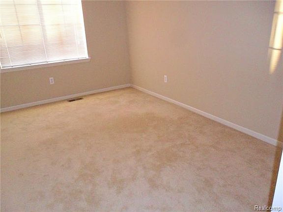 5th image of 22047 Fairlane Blvd