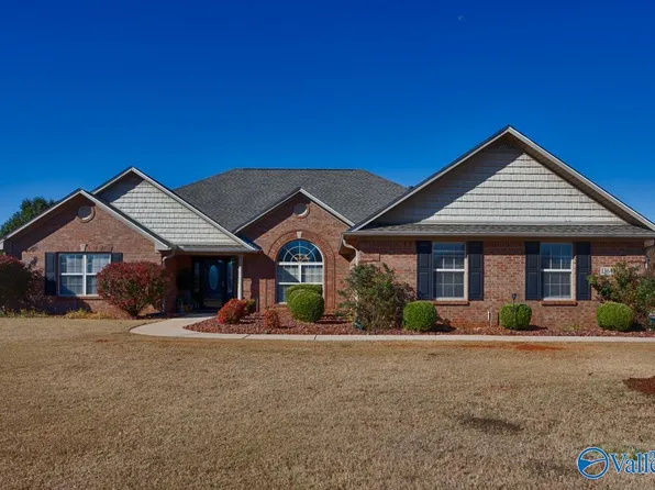 13643 Summerfield Dr, Athens, AL 35613