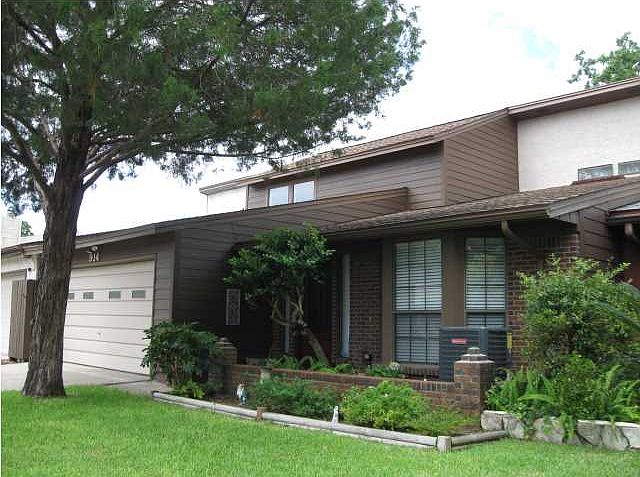 1st image of 914 Holbrook Cir #914