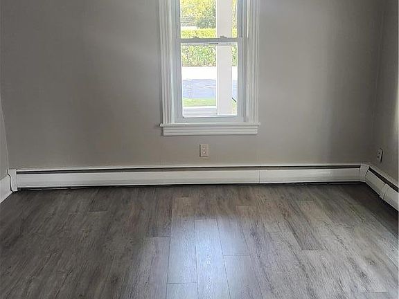 5th image of 28 E Walnut St