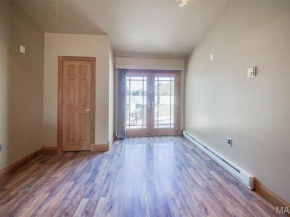 5th image of 535 Walters St
