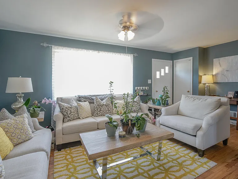 6811 Floyd Ave — Photo 5