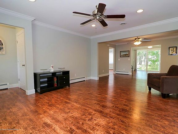 4th image of 16 Beaverbrook Dr