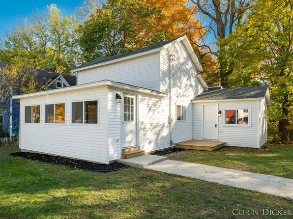 128 E Grand St, Hastings, MI 49058