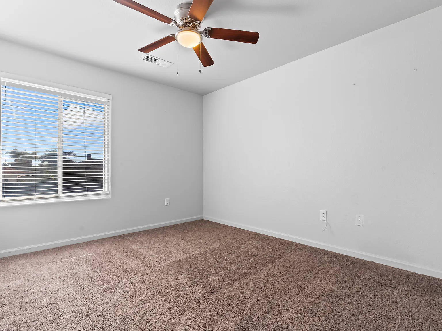 5 bed, 2492 sqft, $3,195 — Photo 4