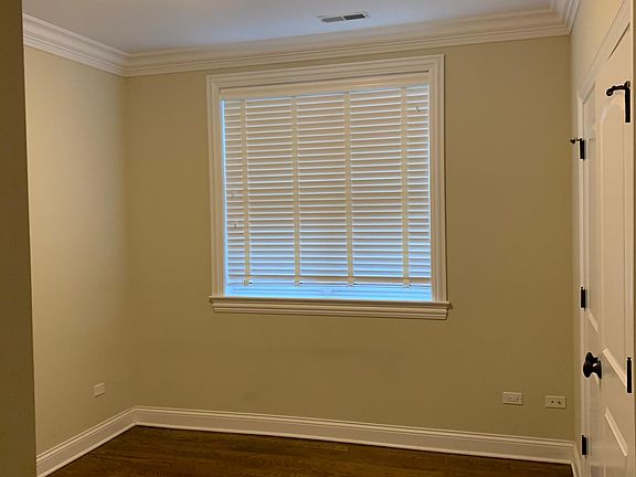 4th image of 3716 N Kenmore Ave Unit 2