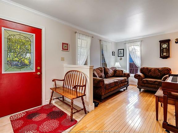 4th image of 66 Hanlan St S