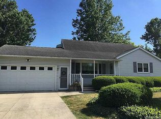 6498 Colonial Dr, Lockport, NY 14094