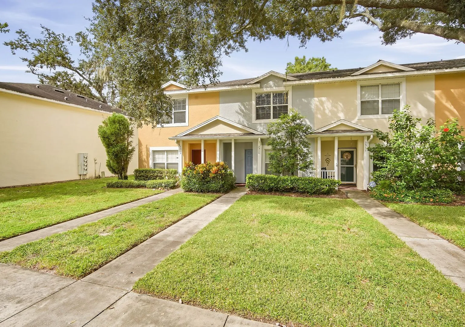 2/2 Tampa Townhouse with Loft + Bonus Room! — Photo 2