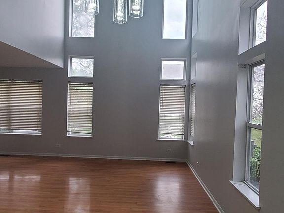 2nd image of 952 Huntington Dr