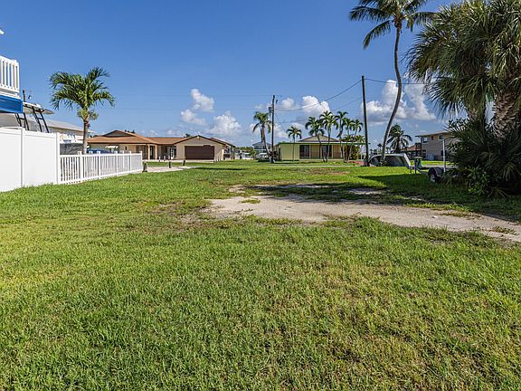 5th image of 574 S Coconut Ave