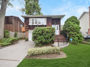 16 Sagamore St, Plainview, NY 11803