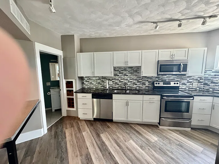 1030 Mound St — Photo 13