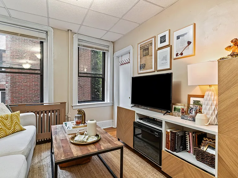 37 Joy St #6 — Photo 1