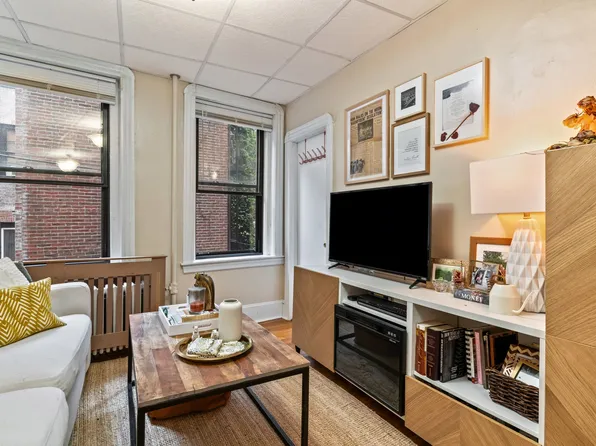 37 Joy St APT 6, Boston, MA 02114