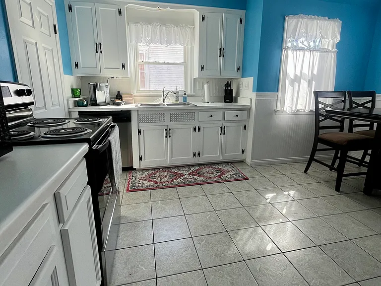 60 Constantia Ave — Photo 6