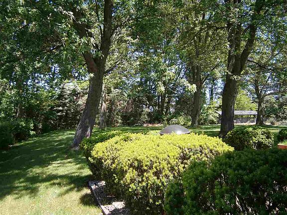 2nd image of 22137 Woodside Dr