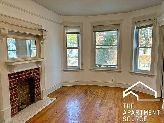 5th image of 1011 W Newport Ave #1
