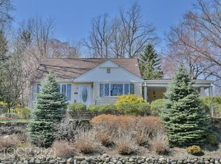 196 Pascack Rd, Park Ridge, NJ 07656