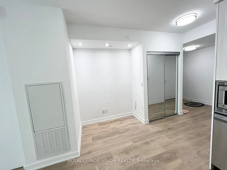 501 Yonge St #1001 — Photo 5