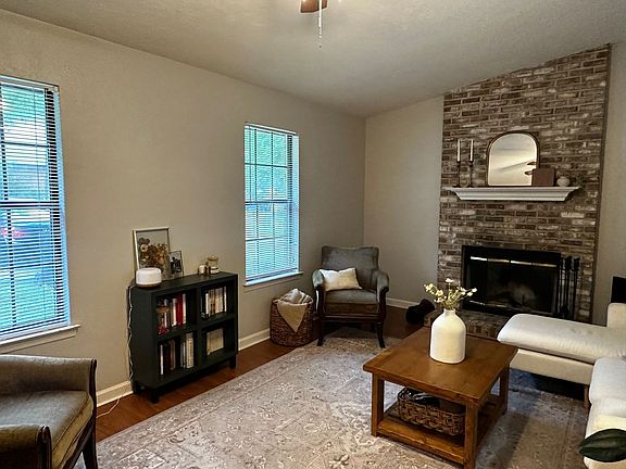 3rd image of 2266 Claremont Ln
