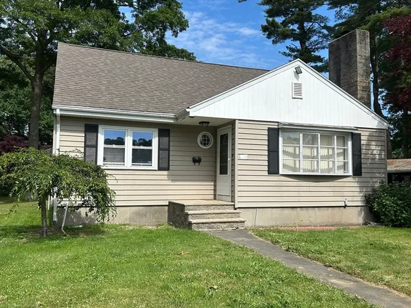 4 Pedro St, Acushnet, MA 02743