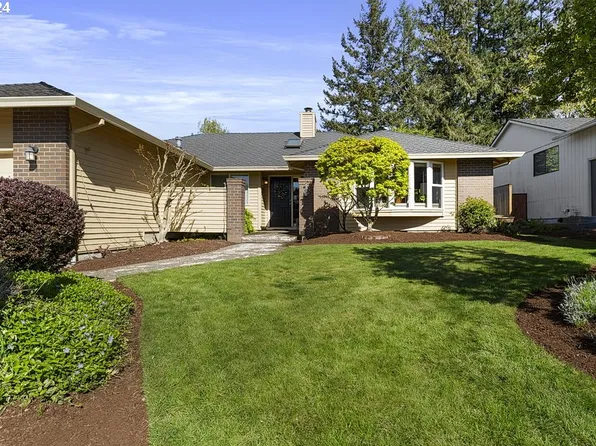 150 NE Greenway Dr, Gresham, OR 97030