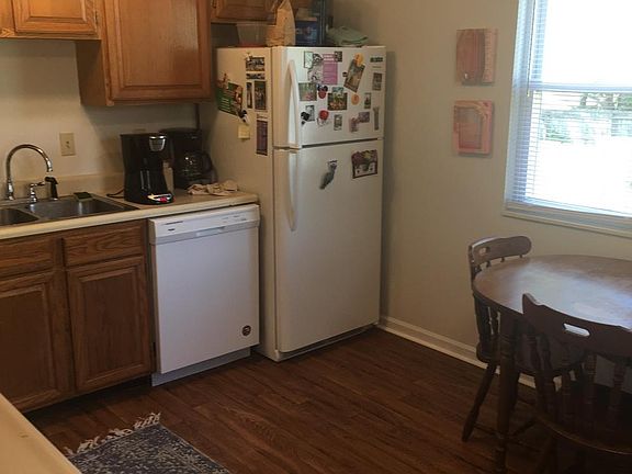 Very comfortable eat in kitchen.