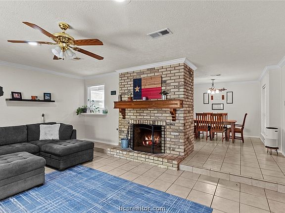 2nd image of 3517 Oak Hollow Dr
