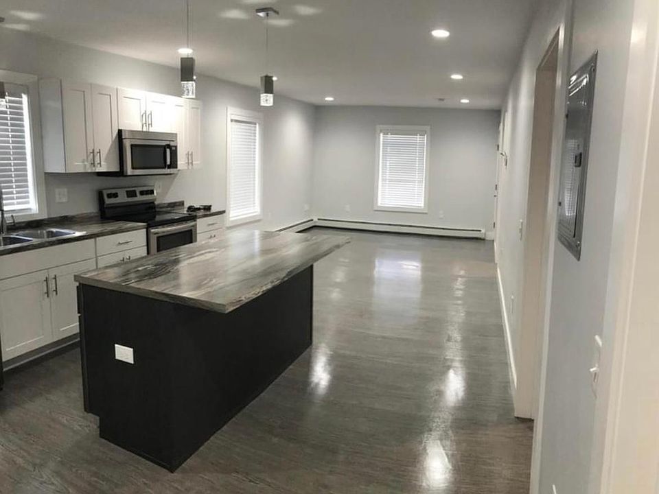 1st image of 436 Smithfield Ave Floor 1
