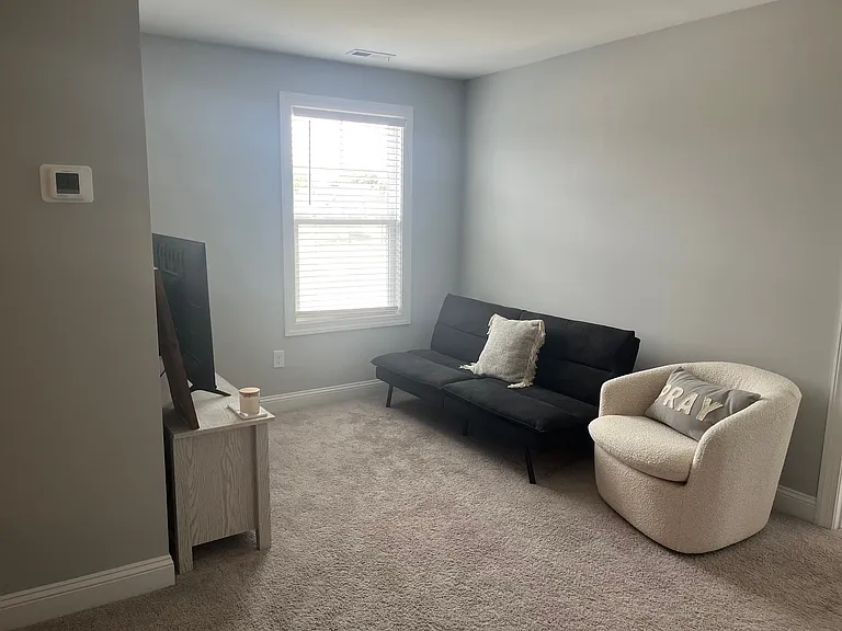 152 Hanover Ct — Photo 16