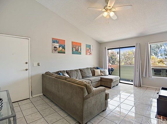 2nd image of 14074 Van Nuys Blvd APT 10