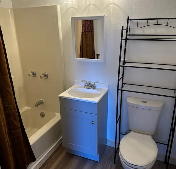 811 W Lorraine Ave #6 — Photo 6