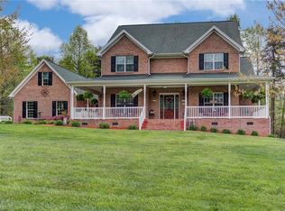 6415 Raven Forest Trl, Winston Salem, NC 27105