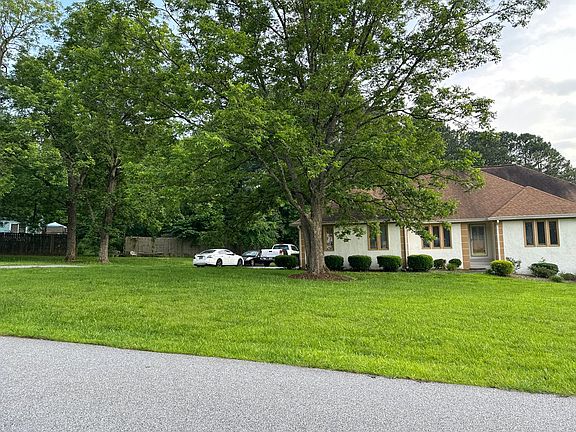 3rd image of 100 Walden Dr