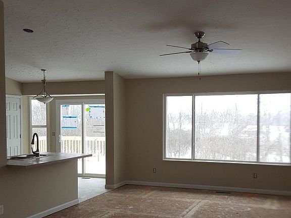 2nd image of 924 Elizabeth Dr