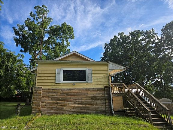 4th image of 2838 Draper St SE