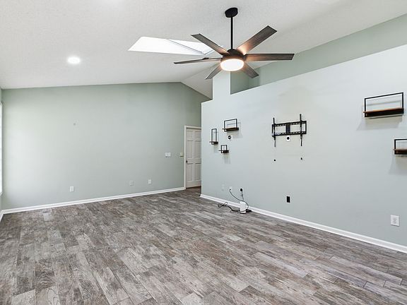 4th image of 1662 Evans Dr S
